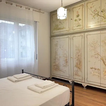 10' Linate Airport, Perfect For Visiting Apartamento Milão
