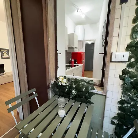 Apartamento 10' Linate Airport, Perfect For Visiting Milão